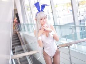 性感黑丝袜爱蜜莉娅兔女郎美丽小姐姐Cos play图片合集