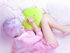 粉色你喜欢吗?粉色衣服大白腿小姐姐Cosplay和泉纱雾