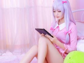 粉色你喜欢吗?粉色衣服大白腿小姐姐Cosplay和泉纱雾