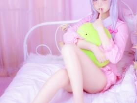 粉色你喜欢吗?粉色衣服大白腿小姐姐Cosplay和泉纱雾