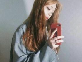 披发的成熟女生头像_深情对视的女生QQ头像