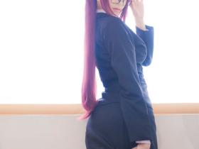 cosplay福利 个性红发黑丝制服大长腿美女教你 你还会逃课吗?