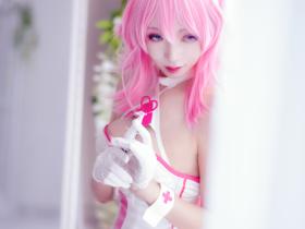高清粉色系萝莉御姐动漫护士装八重樱Cosplay 头上小耳朵好看吗?