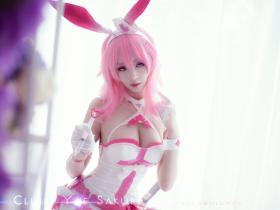 高清粉色系萝莉御姐动漫护士装八重樱Cosplay 头上粉耳朵好看吗?