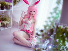 高清粉色系萝莉御姐动漫护士装八重樱Cosplay 头上粉耳朵好看吗?