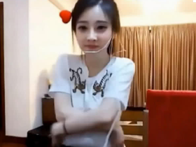 冯提莫直播脱衣服怎么回事?瞬间人气爆增服务器瘫痪?